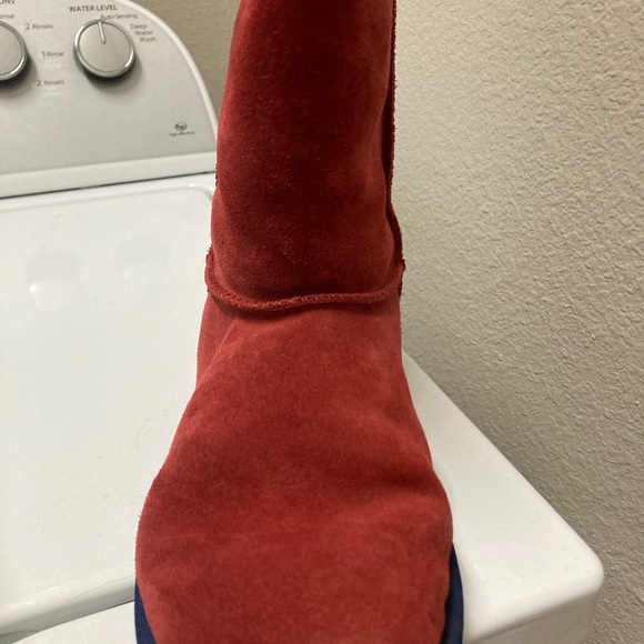 Uggs, size 6 worn once. Very nice but can’t wear it in Florida. - Picture 3 of 3